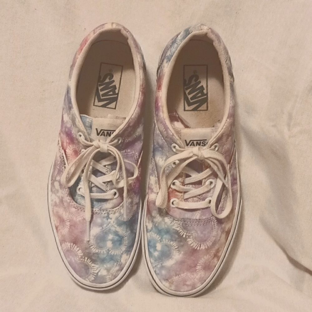 Vans Doheny tye die Heart multi color low top skate shoe sneakers size 9